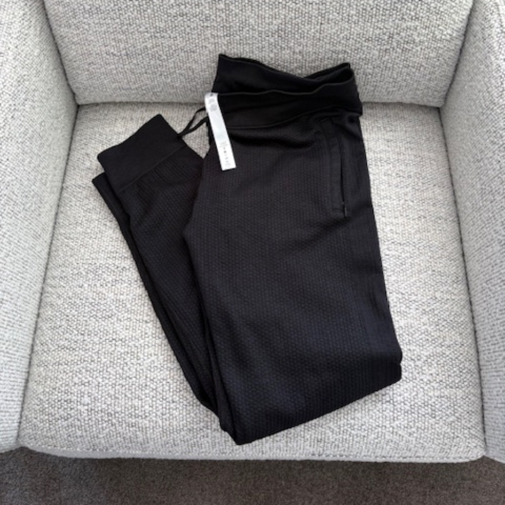 Like New! Engineered Warmth Jogger Black